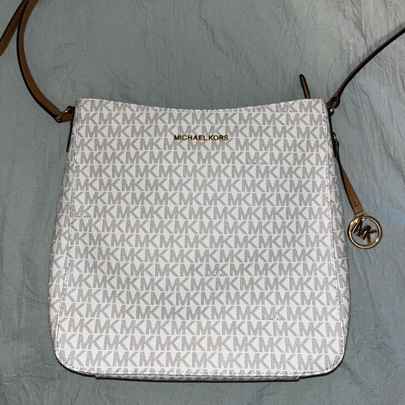 Michael Kors Messenger Crossbody - Vanilla - Picture 1 of 7